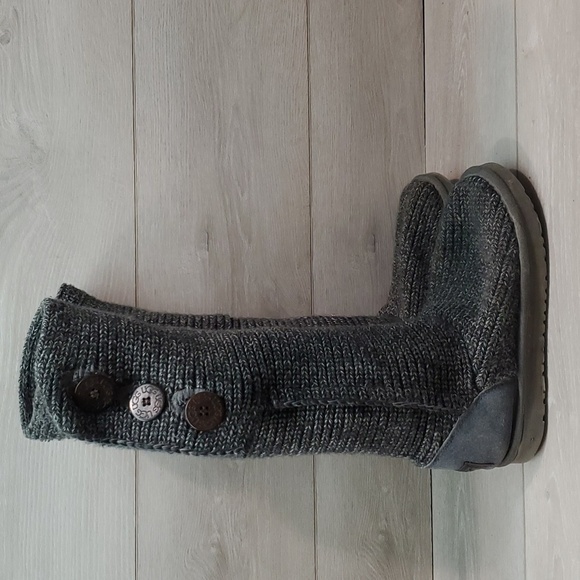 Ugg Australia Women 5819 Sweater Knit Button Boots shoes sz 8 - Picture 2 of 13